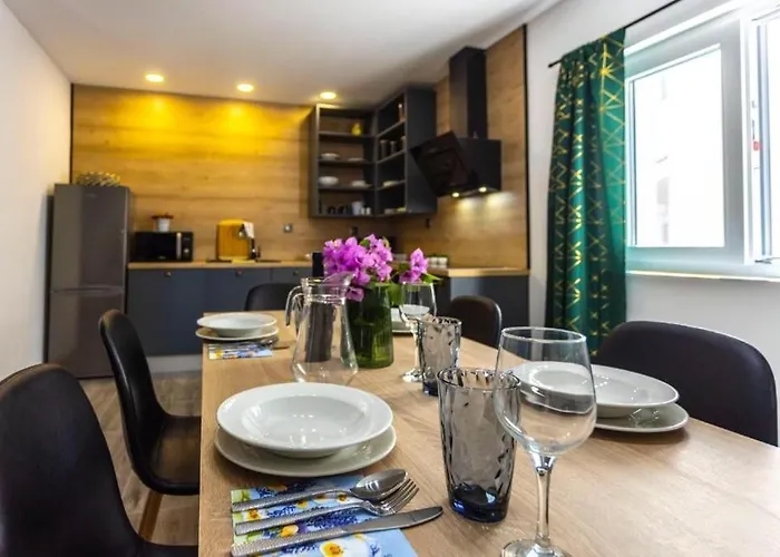 Apartment Coastal Urban Nest Makarska